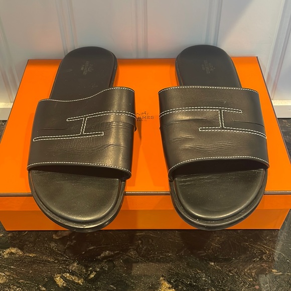 Hermes Shoes Hermes Mens Black Perforated H Pacific Vesu Sandal